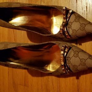 Gucci Monogram Canvas Pump with Gold Bow